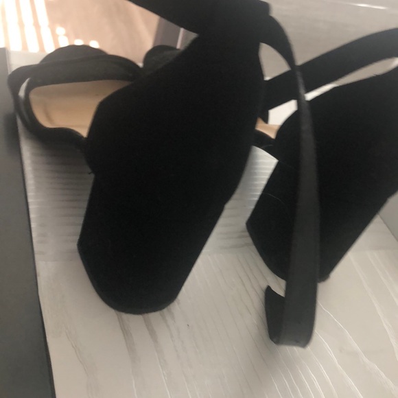 Black strappy heels - Picture 2 of 2